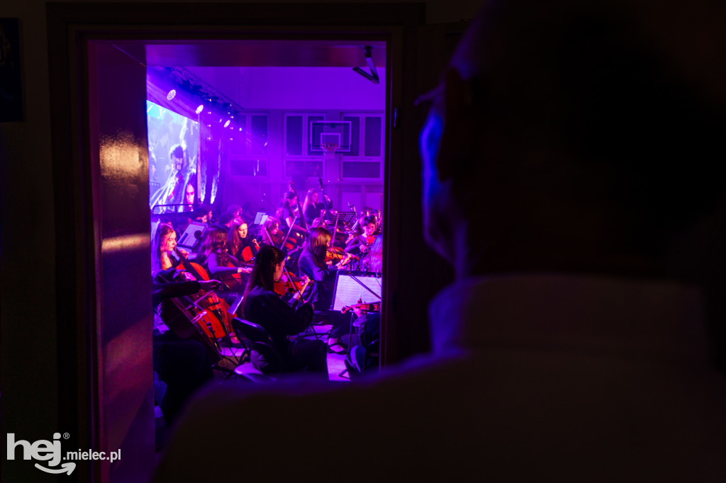 Podróże ze szkołą muzyczną w sali koncertowej I LO