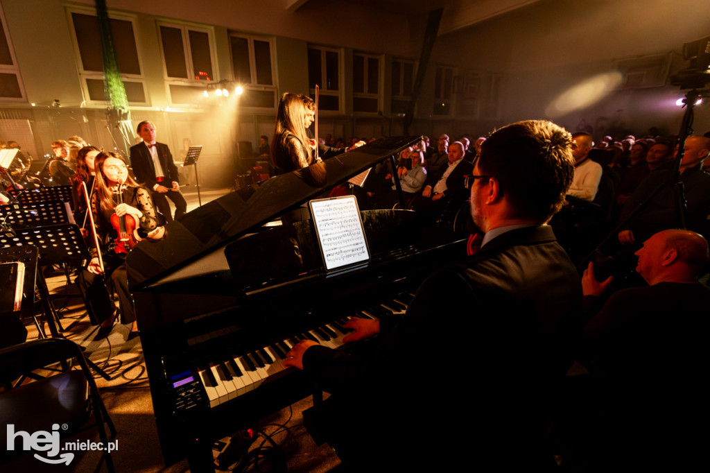 Podróże ze szkołą muzyczną w sali koncertowej I LO