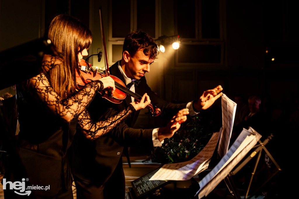 Podróże ze szkołą muzyczną w sali koncertowej I LO