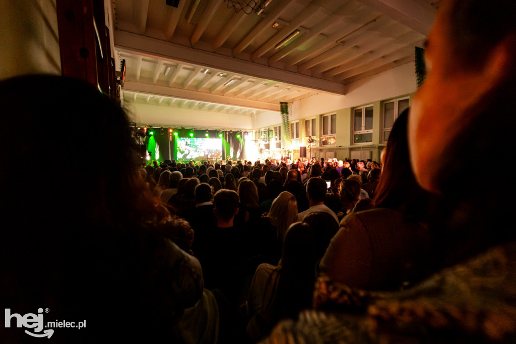 Podróże ze szkołą muzyczną w sali koncertowej I LO