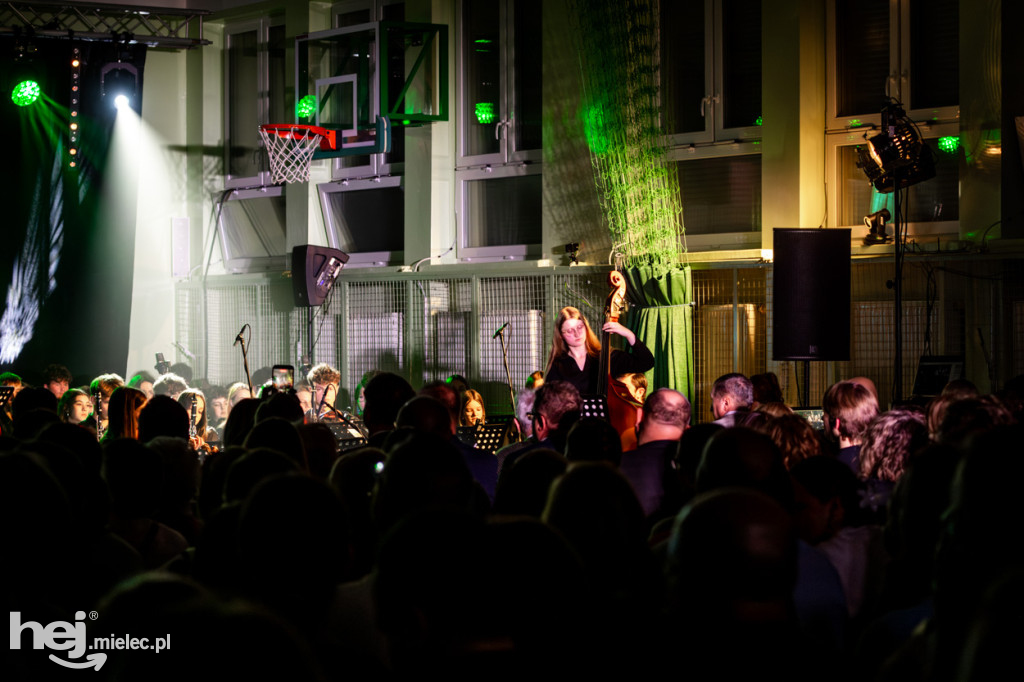 Podróże ze szkołą muzyczną w sali koncertowej I LO