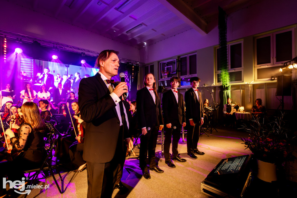 Podróże ze szkołą muzyczną w sali koncertowej I LO