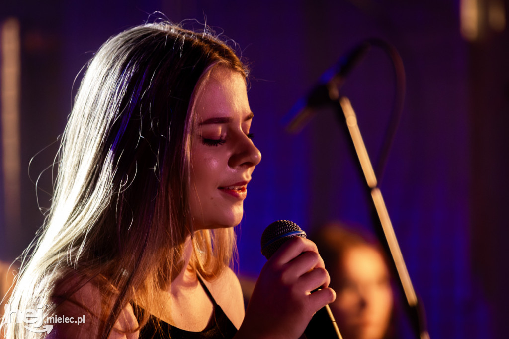 Podróże ze szkołą muzyczną w sali koncertowej I LO