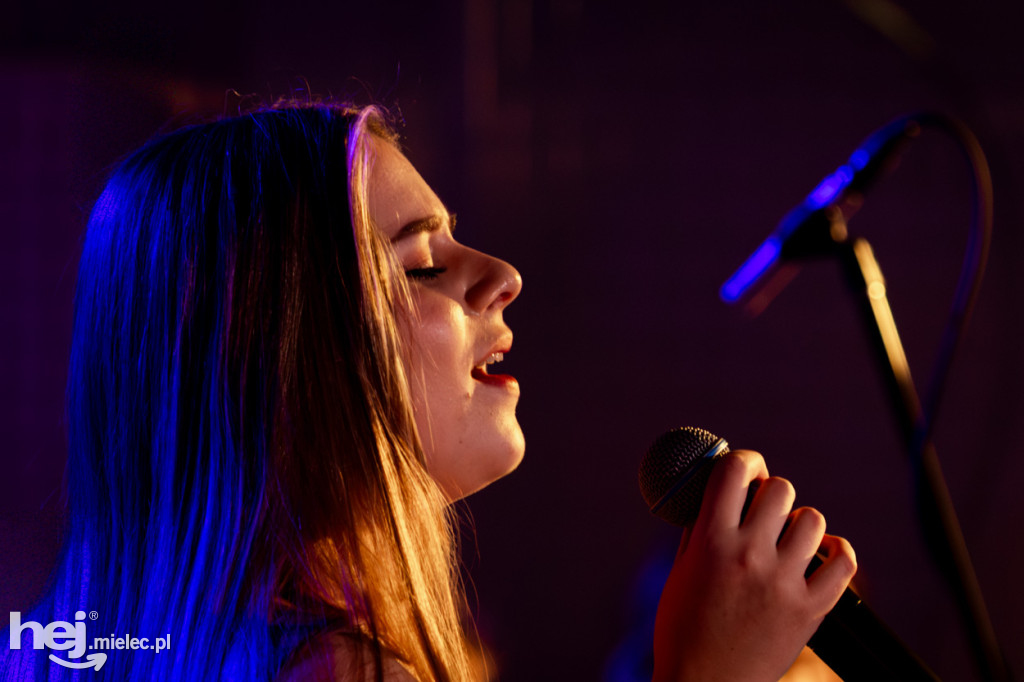 Podróże ze szkołą muzyczną w sali koncertowej I LO