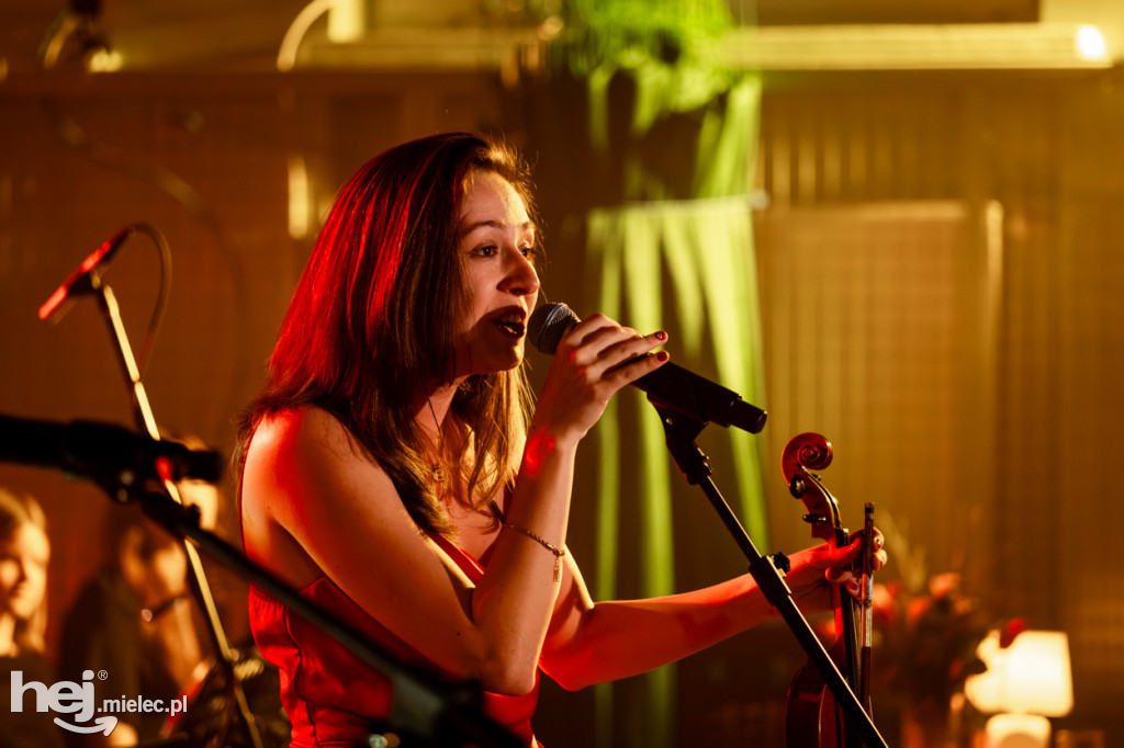 Podróże ze szkołą muzyczną w sali koncertowej I LO