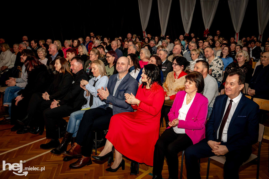 „Ogłoszenie, czyli jajka w pomidorach”