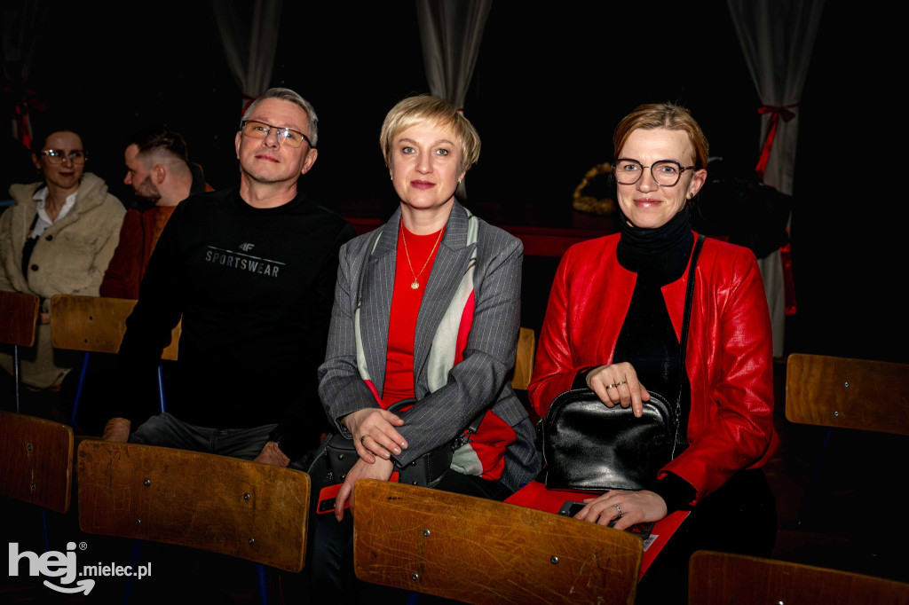 „Ogłoszenie, czyli jajka w pomidorach”