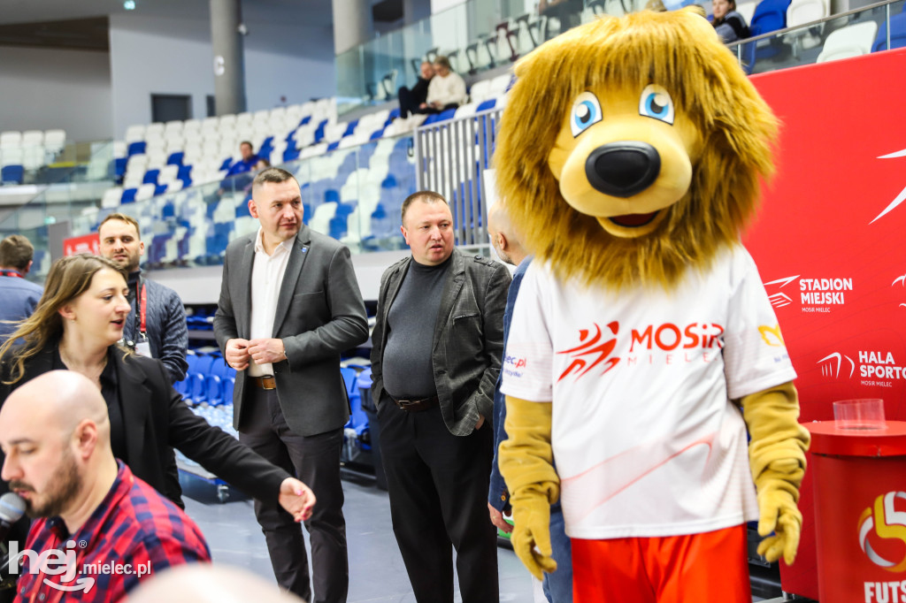 Uroczyste otwarcie Młodzieżowych Mistrzostw Polski U-19 w futsalu w Mielcu