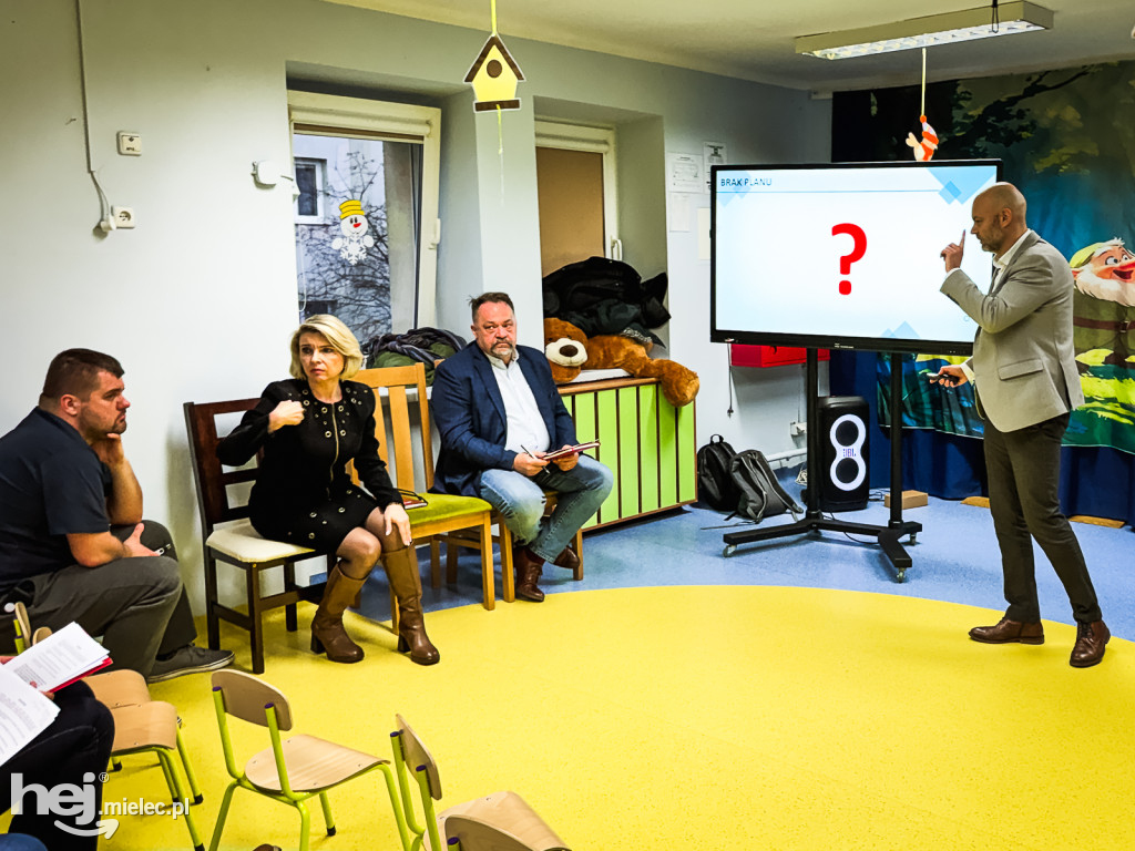 DYSKUSJA O WYGASZENIU PRZEDSZKOLA NUMER 12