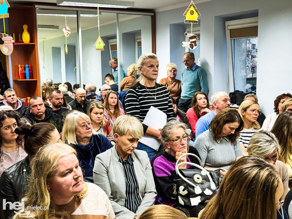 DYSKUSJA O WYGASZENIU PRZEDSZKOLA NUMER 12