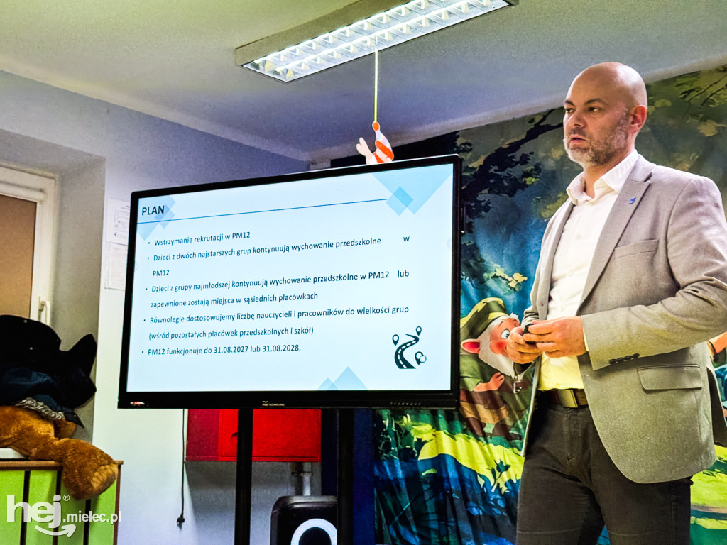 DYSKUSJA O WYGASZENIU PRZEDSZKOLA NUMER 12