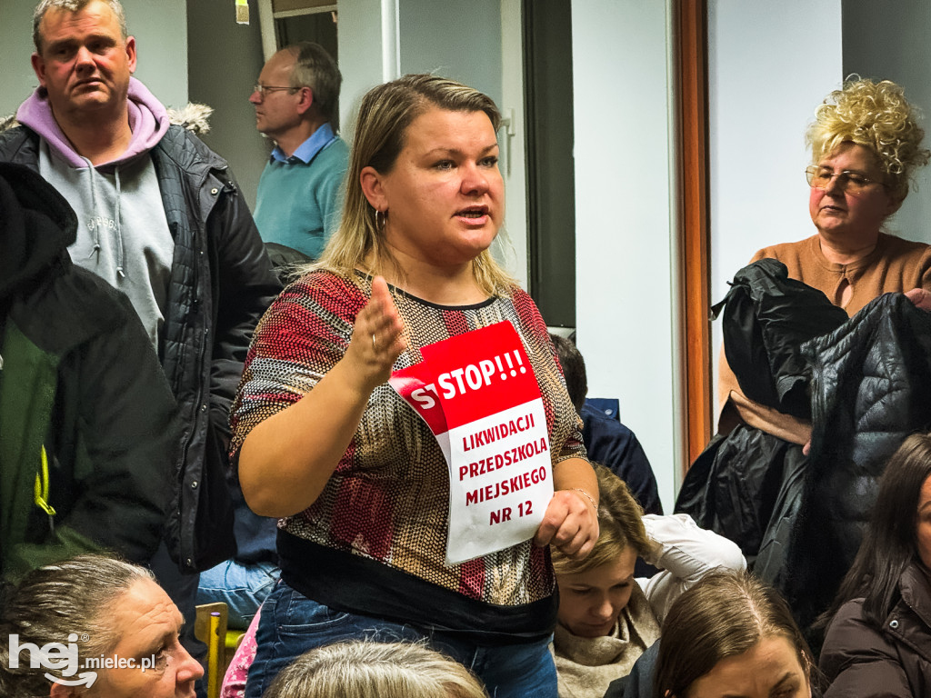 DYSKUSJA O WYGASZENIU PRZEDSZKOLA NUMER 12