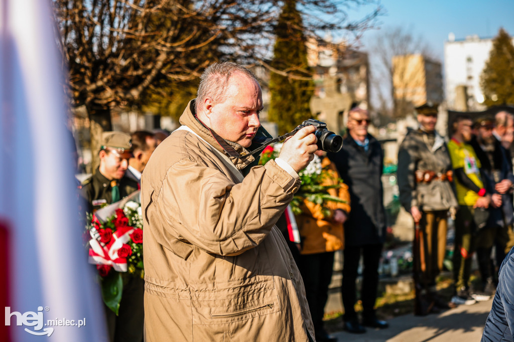 ODZNACZENIE MOGIŁY ŚP. KPT. JERZEGO DĘBICKIEGO