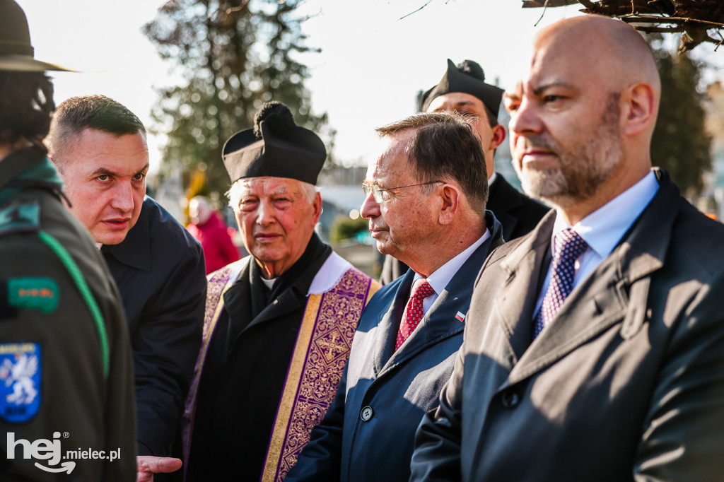 ODZNACZENIE MOGIŁY ŚP. KPT. JERZEGO DĘBICKIEGO