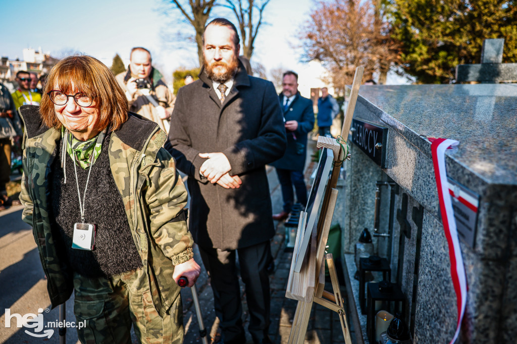ODZNACZENIE MOGIŁY ŚP. KPT. JERZEGO DĘBICKIEGO