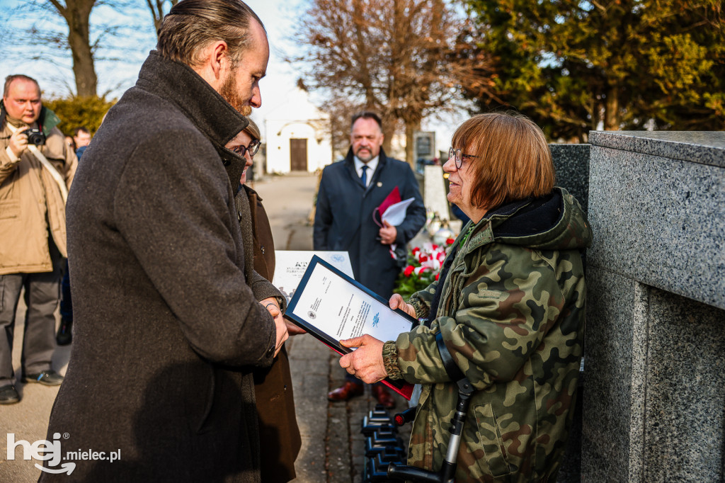 ODZNACZENIE MOGIŁY ŚP. KPT. JERZEGO DĘBICKIEGO