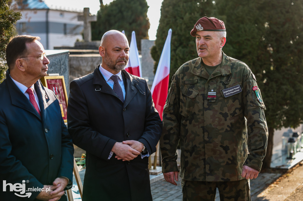 ODZNACZENIE MOGIŁY ŚP. KPT. JERZEGO DĘBICKIEGO