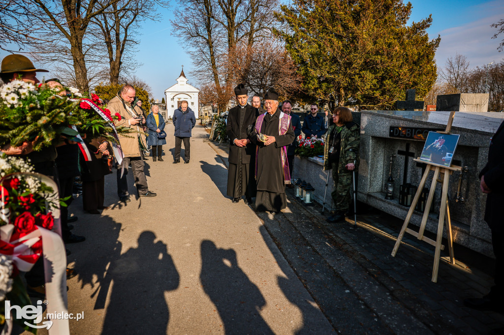 ODZNACZENIE MOGIŁY ŚP. KPT. JERZEGO DĘBICKIEGO
