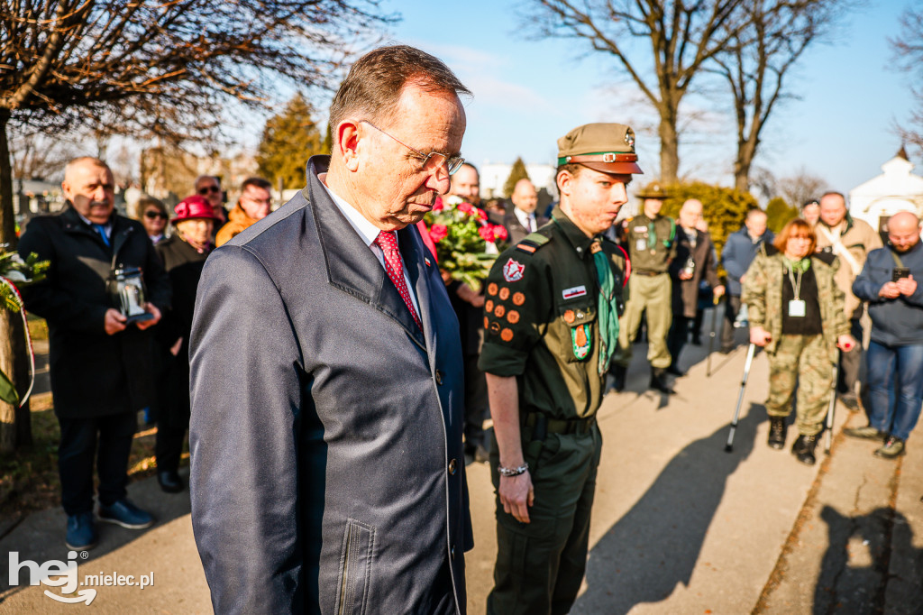 ODZNACZENIE MOGIŁY ŚP. KPT. JERZEGO DĘBICKIEGO