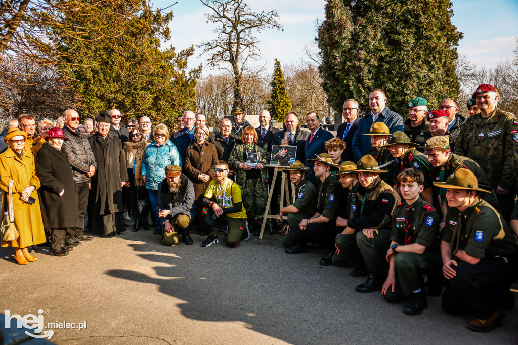 ODZNACZENIE MOGIŁY ŚP. KPT. JERZEGO DĘBICKIEGO
