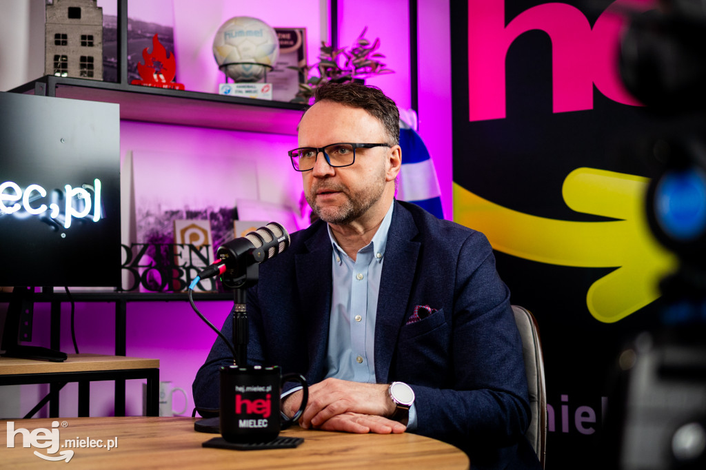 PAWEŁ PAZDAN: dyrektor szpitala. O inwestycjach, nowoczesnych technologiach i wyzwaniach w studiu hej.mielec.pl