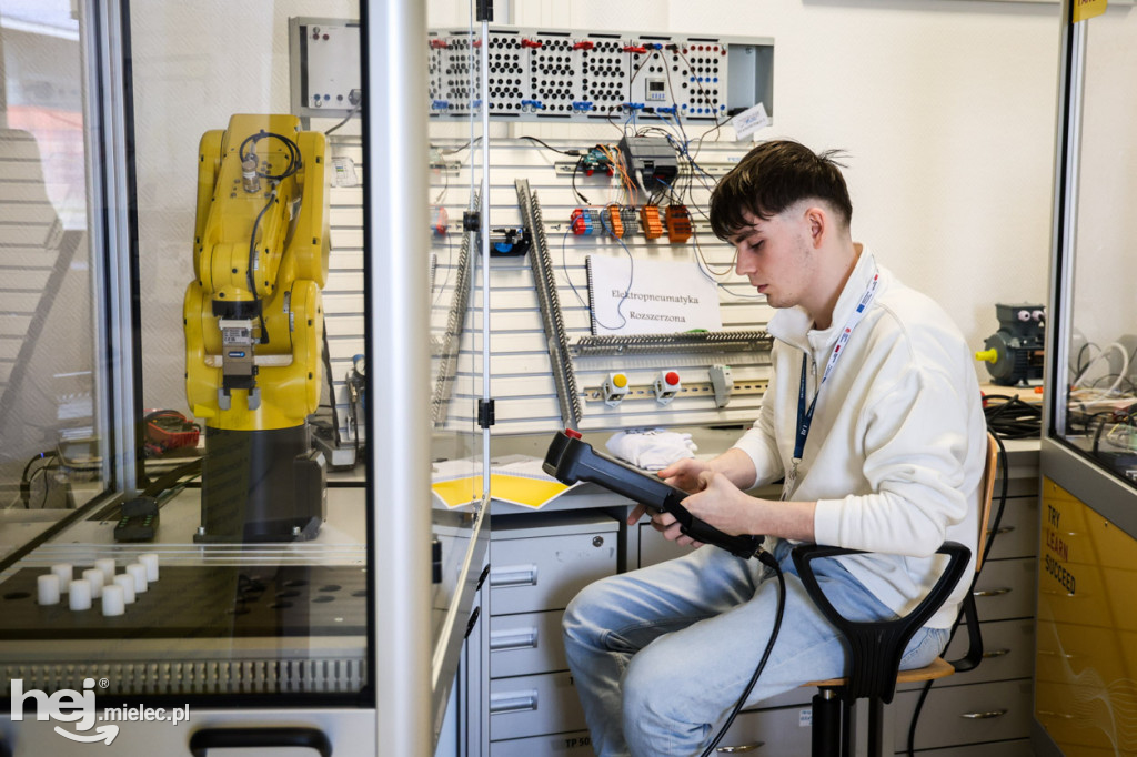 III Ogólnopolski Konkurs Robotyki Przemysłowej