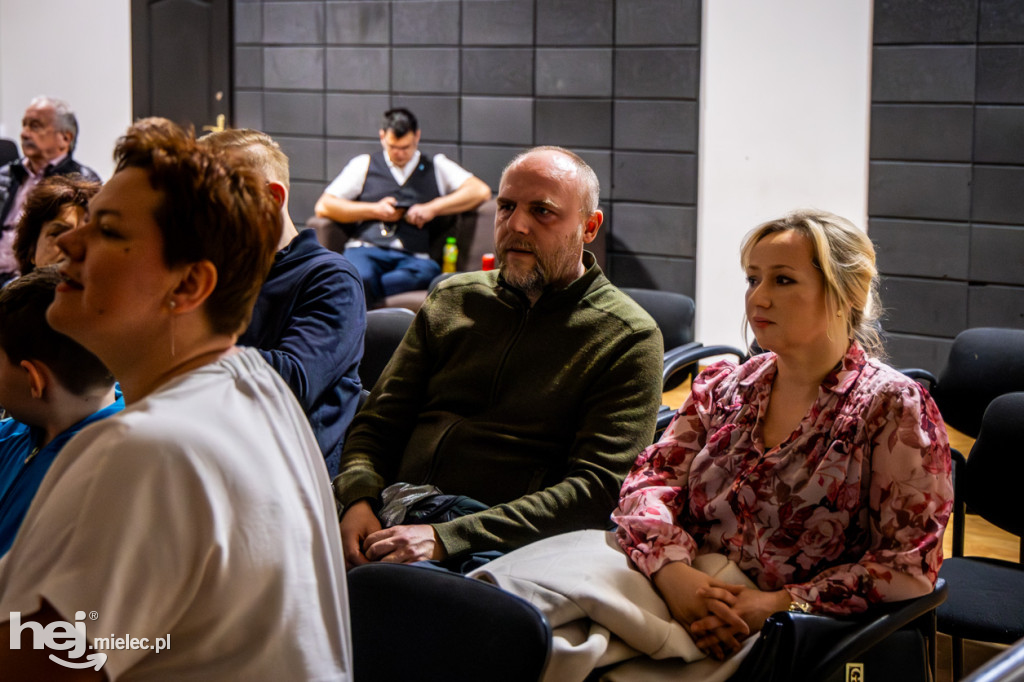 Premiera spektaklu Brokenhill grupy Antrakt