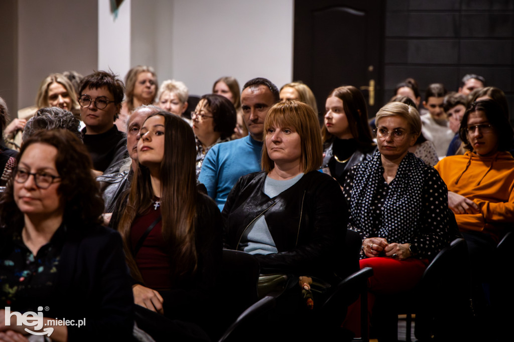 Premiera spektaklu Brokenhill grupy Antrakt