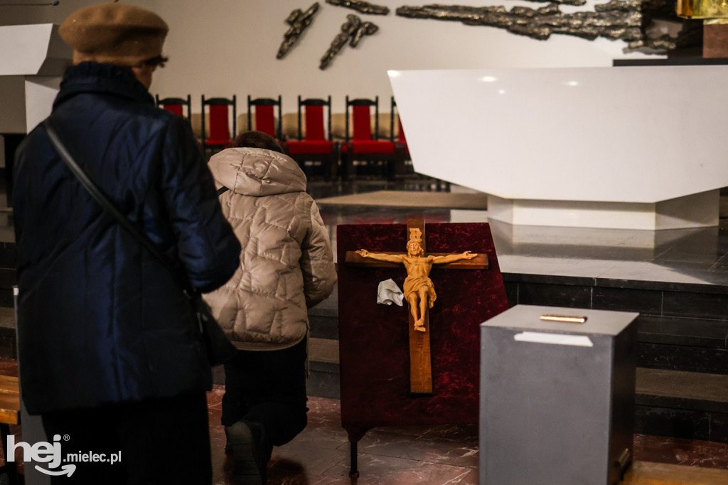 Wielki Piątek w mieleckich świątyniach