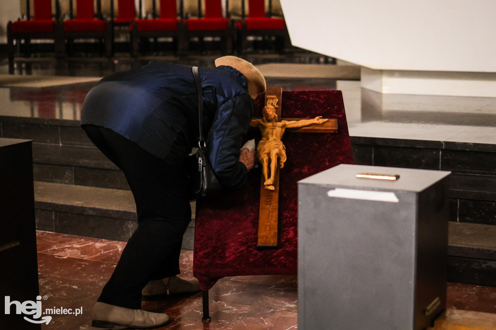 Wielki Piątek w mieleckich świątyniach