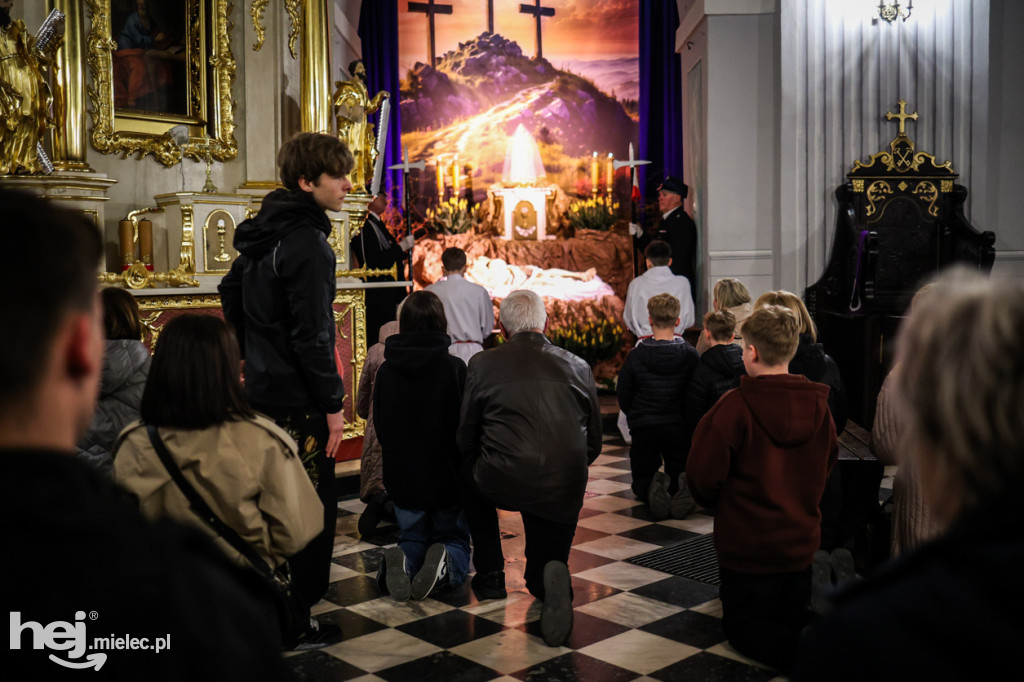 Wielki Piątek w mieleckich świątyniach