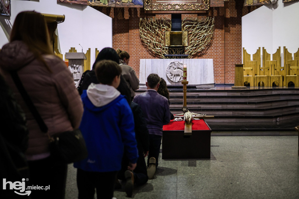 Wielki Piątek w mieleckich świątyniach