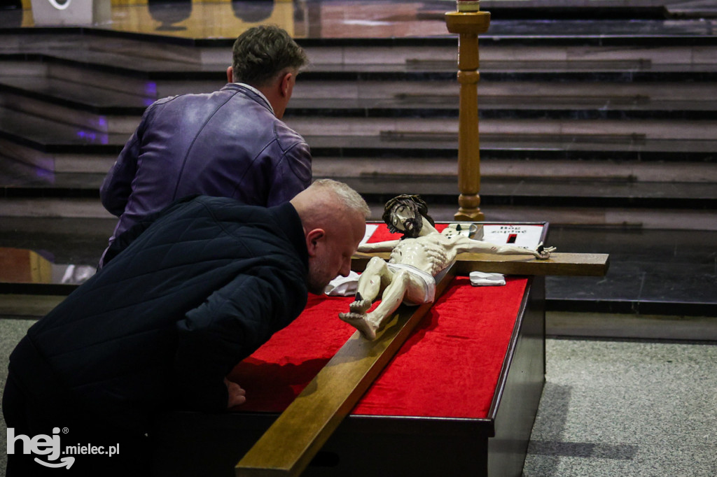 Wielki Piątek w mieleckich świątyniach