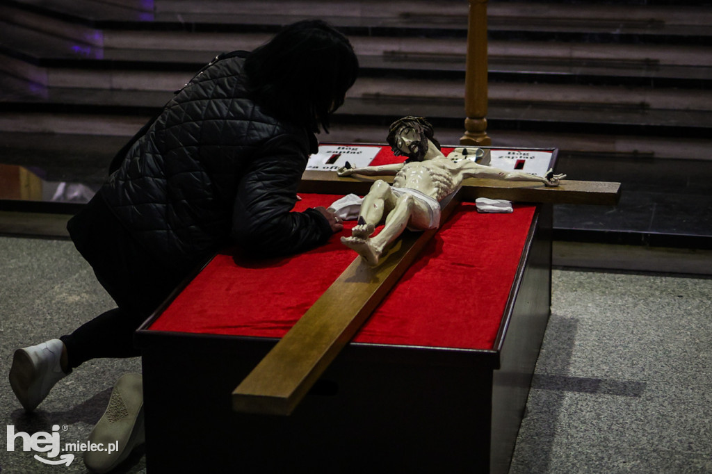 Wielki Piątek w mieleckich świątyniach