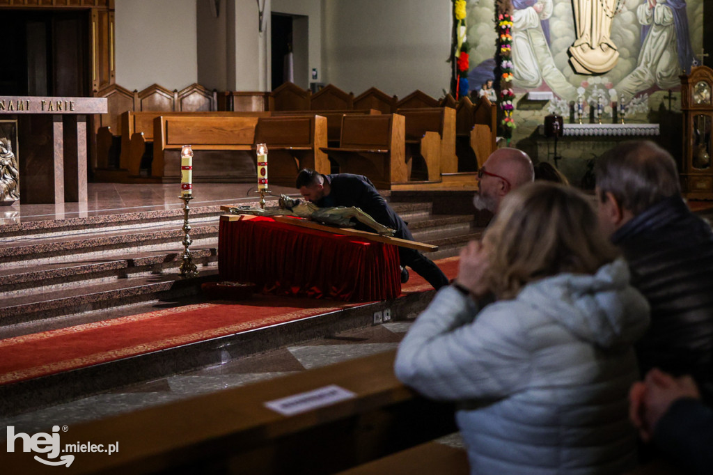 Wielki Piątek w mieleckich świątyniach