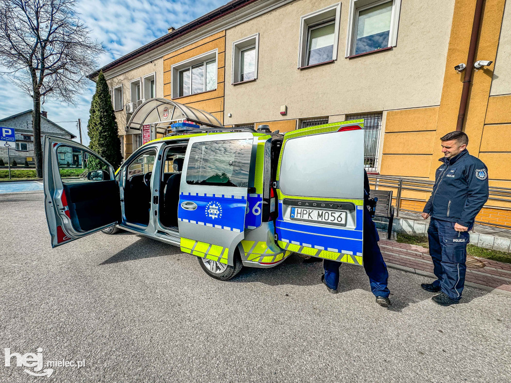 Nowy radiowóz dla policjantów z Wadowic