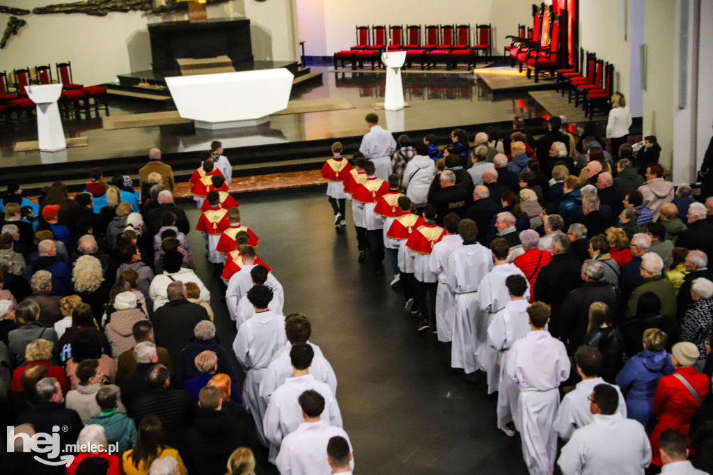 Wielki Piątek w parafii Ducha Świętego w Mielcu