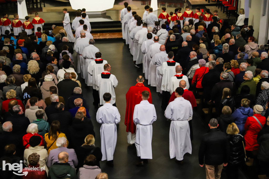 Wielki Piątek w parafii Ducha Świętego w Mielcu