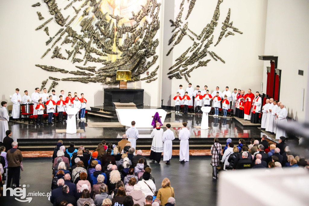 Wielki Piątek w parafii Ducha Świętego w Mielcu