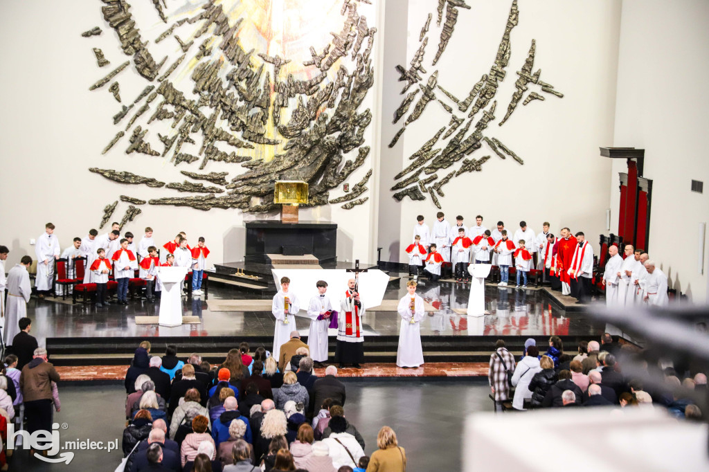 Wielki Piątek w parafii Ducha Świętego w Mielcu