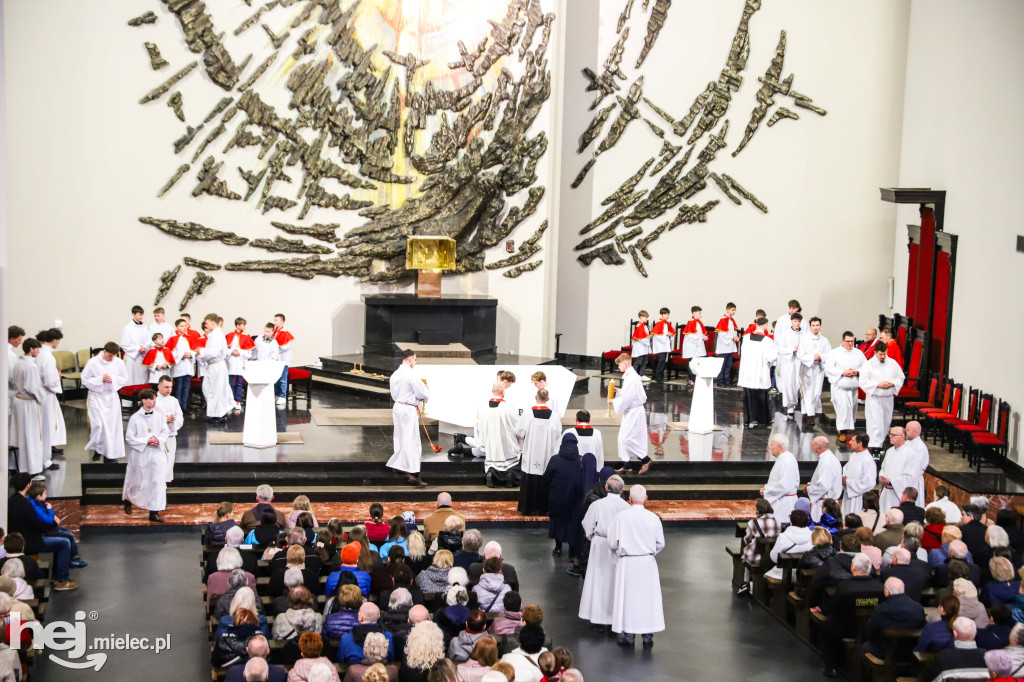 Wielki Piątek w parafii Ducha Świętego w Mielcu