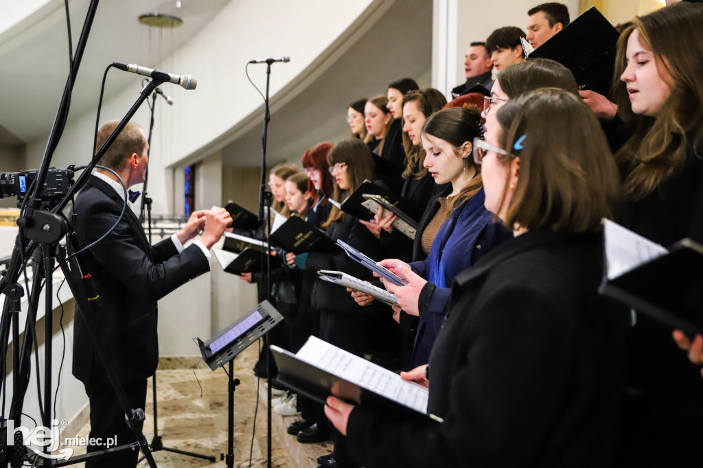 Wielki Piątek w parafii Ducha Świętego w Mielcu