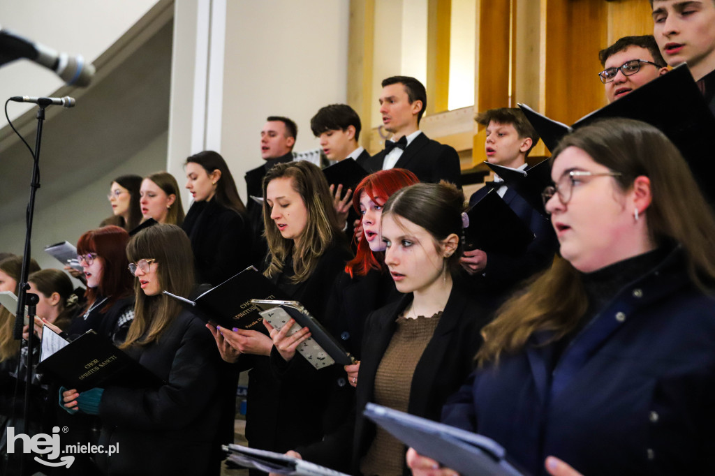 Wielki Piątek w parafii Ducha Świętego w Mielcu