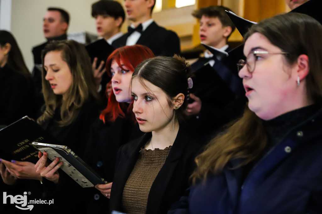 Wielki Piątek w parafii Ducha Świętego w Mielcu