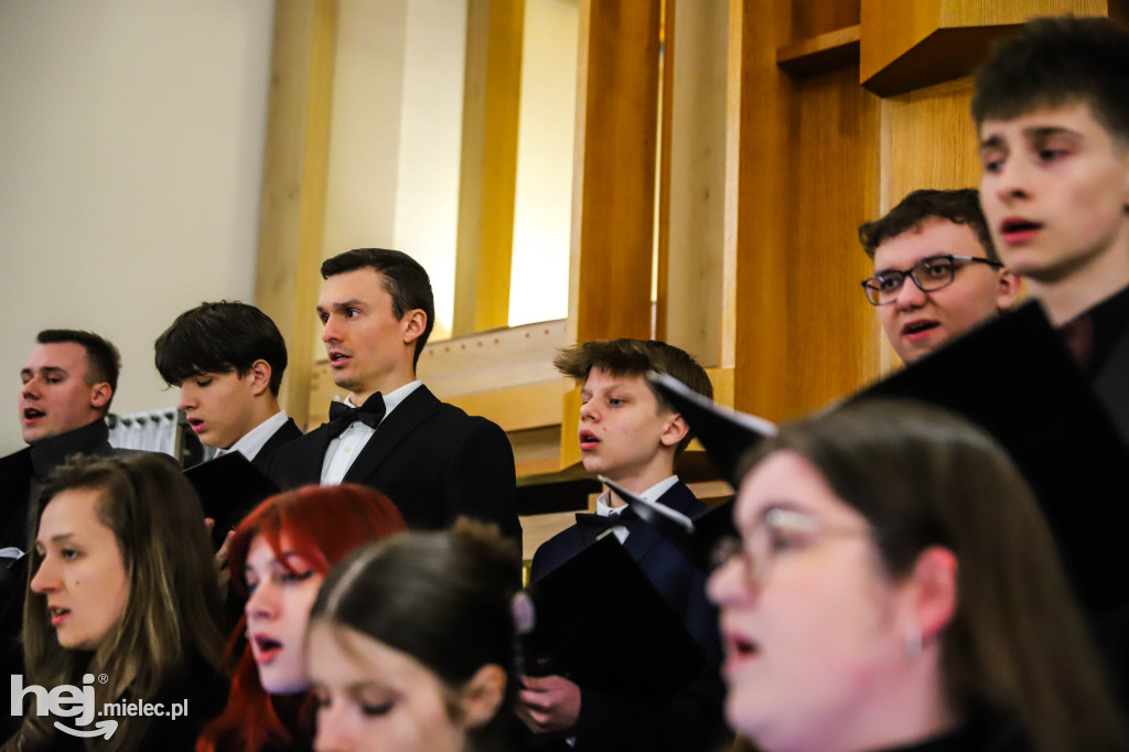 Wielki Piątek w parafii Ducha Świętego w Mielcu