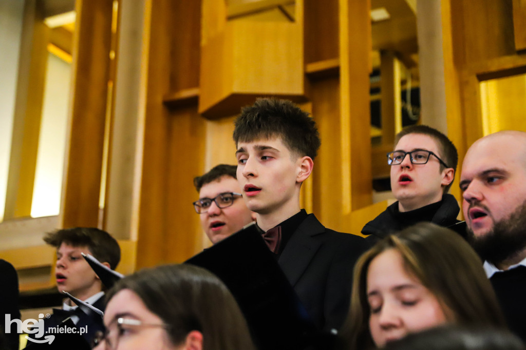 Wielki Piątek w parafii Ducha Świętego w Mielcu