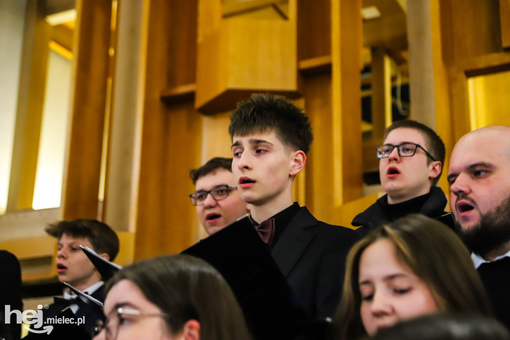 Wielki Piątek w parafii Ducha Świętego w Mielcu