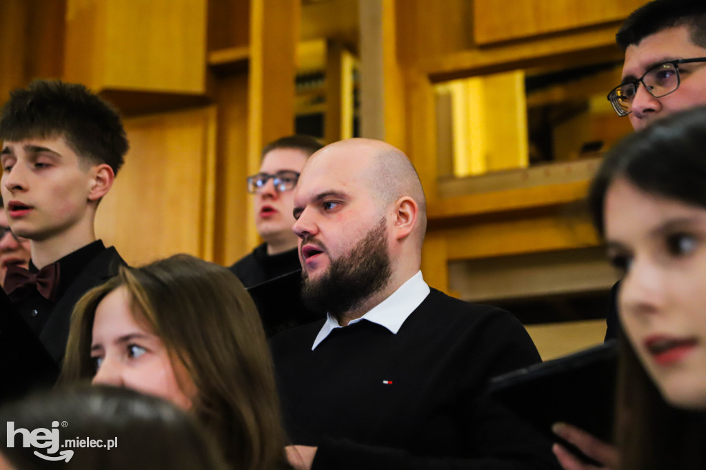 Wielki Piątek w parafii Ducha Świętego w Mielcu