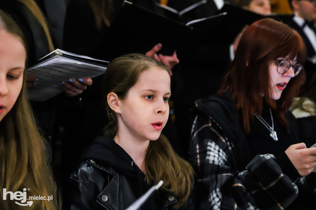 Wielki Piątek w parafii Ducha Świętego w Mielcu
