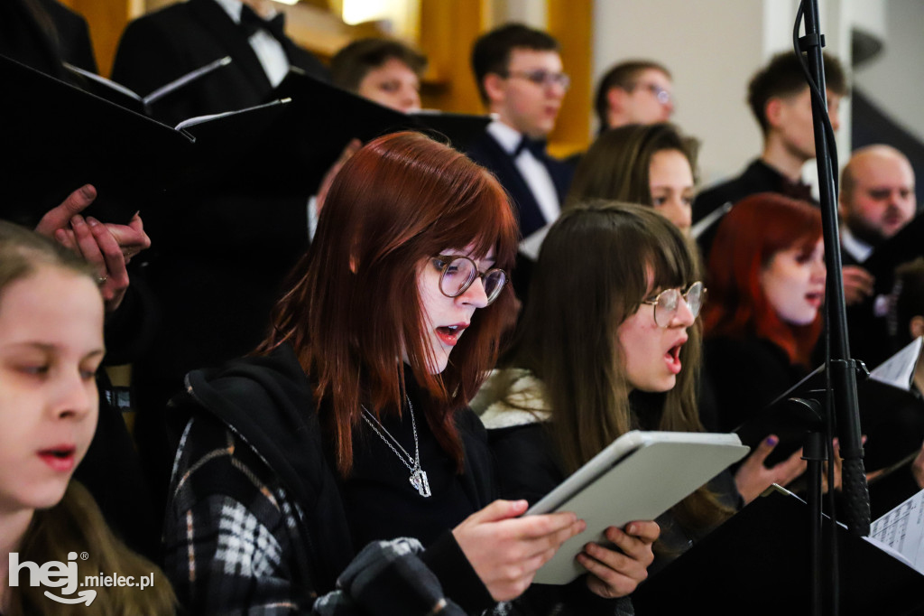 Wielki Piątek w parafii Ducha Świętego w Mielcu